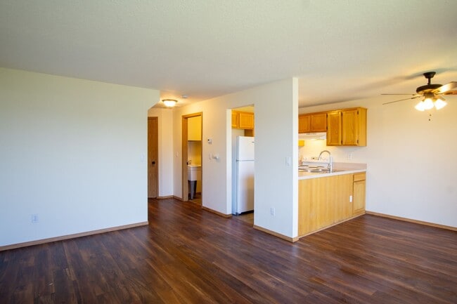 Photo - Great Piedmont 3 Bdr Townhouse w/Fireplace, DW + Garage! Unit 767