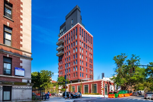 Photo - 347 Henry St