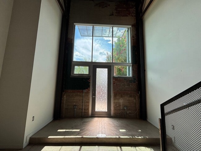 Photo - 1001 E 17th St