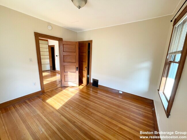 Photo - 18 Romsey St Unit 2