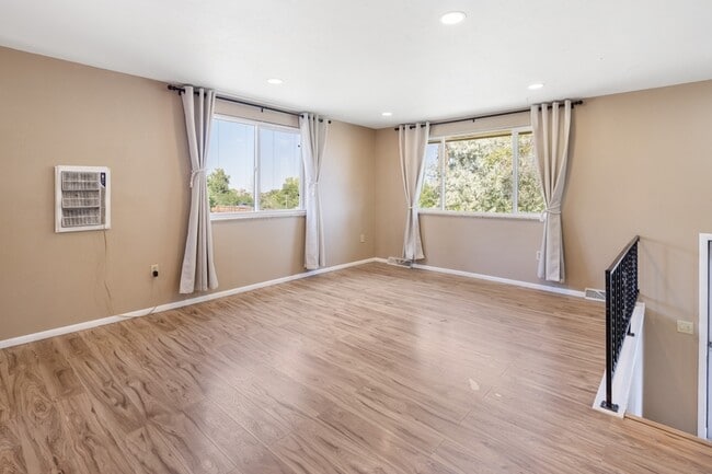 Photo - 405 S Kipling St