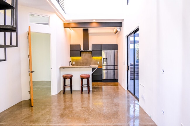 Building Photo - 1447 11th St Unit B Rental