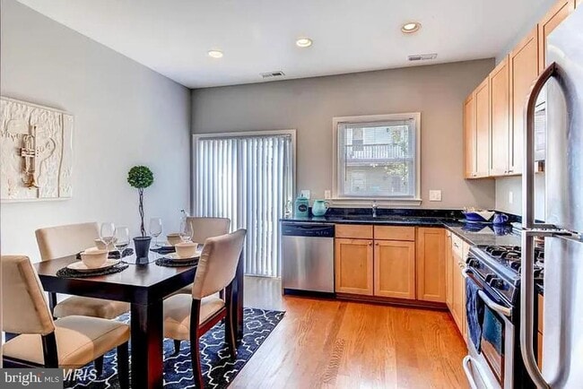 Photo - 1620 Light St