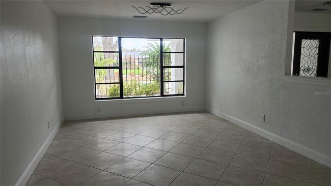 Photo - 2001 Country Club Ct