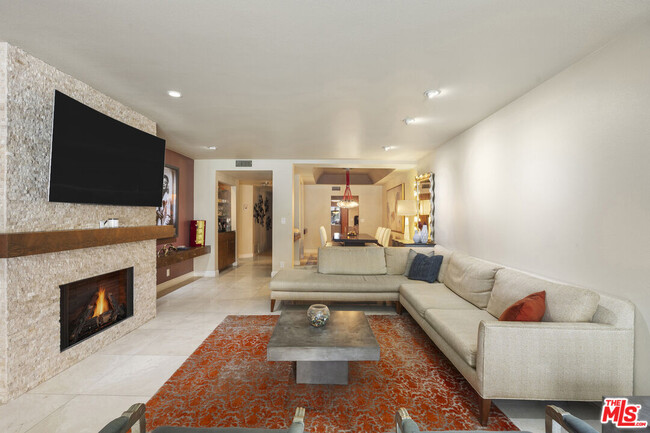 Building Photo - 8455 Fountain Ave Unit 419 Rental