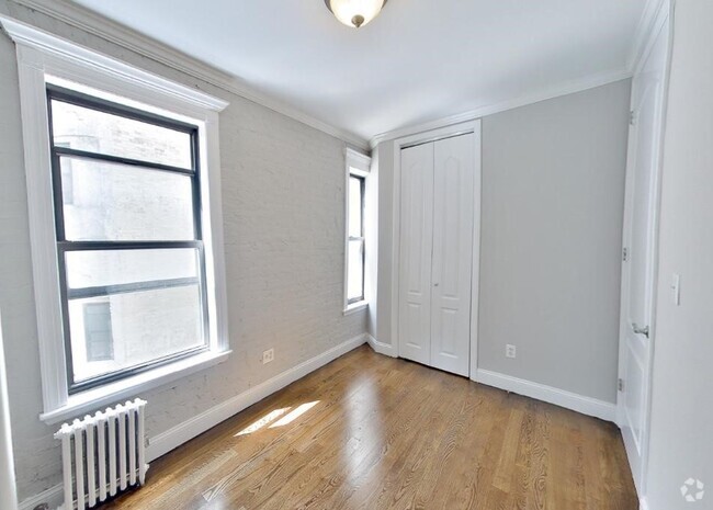 Building Photo - 340 E 18th St Unit B Rental