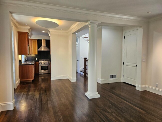 Photo - 919 Fremont Pl