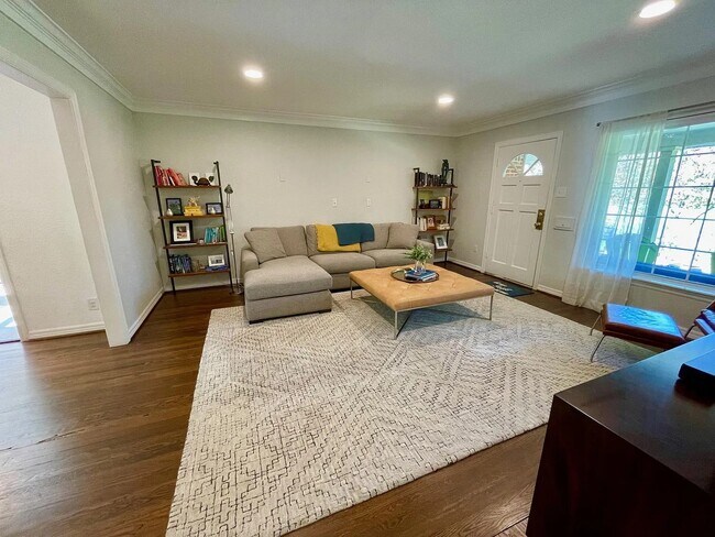 Photo - 718 W Colorado Blvd