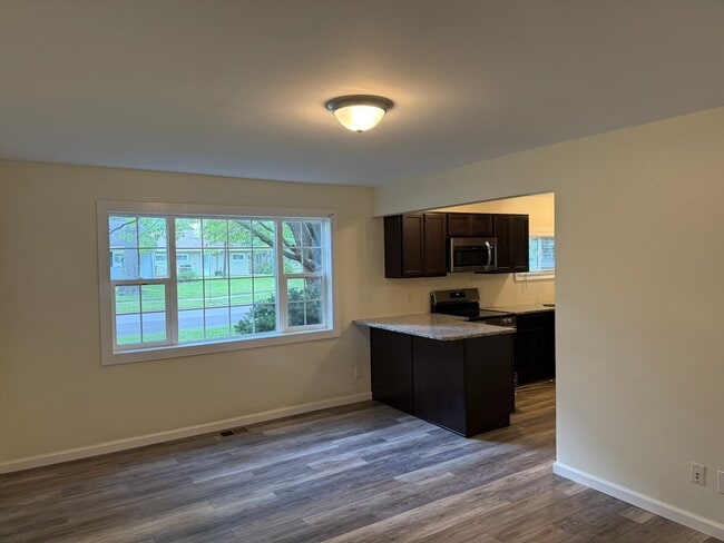 Kitchen/Dining - 922 Kramer Ave