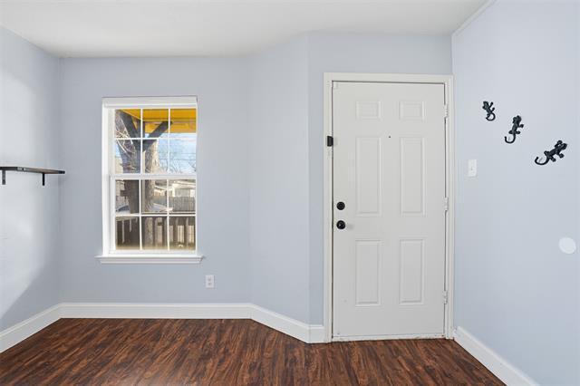 Photo - 209 E Lone Star St