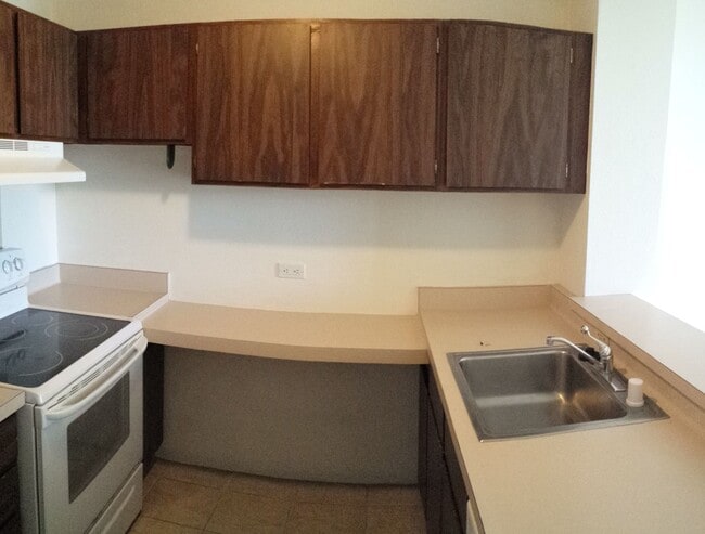 Photo - Pearlridge Pearl Two 2 Bedroom 1 Bedroom 1 Parking Condominium Overlooking the Coastline