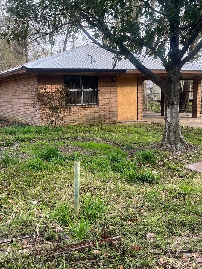 Photo - 615 N Dossman St