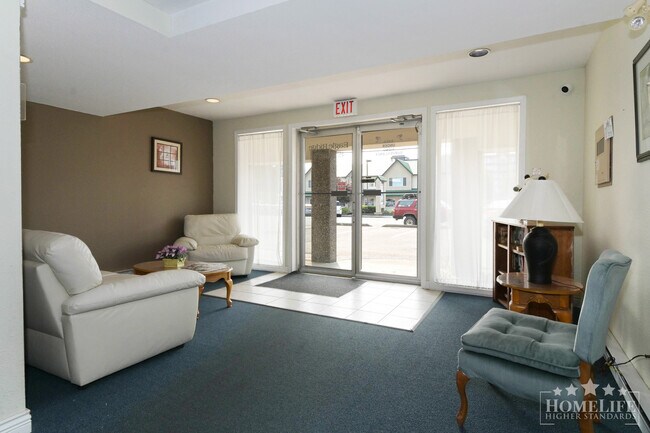 Spacious Top Floor Two Bedroom Condo with Unobstructed Mountain Views