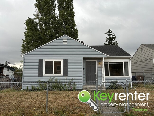 Building Photo - Charming Newly Remodeled Home