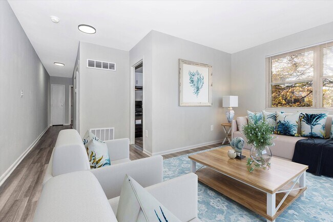 Photo - Emerald Apartments