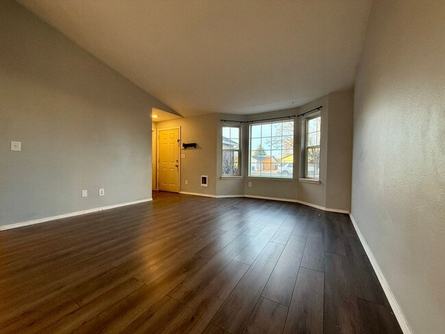 Photo - SCHEDULE A TOUR TODAY TO VIEW THIS BEAUTIFUL OPEN LAYOUT HOME IN REDMOND!!