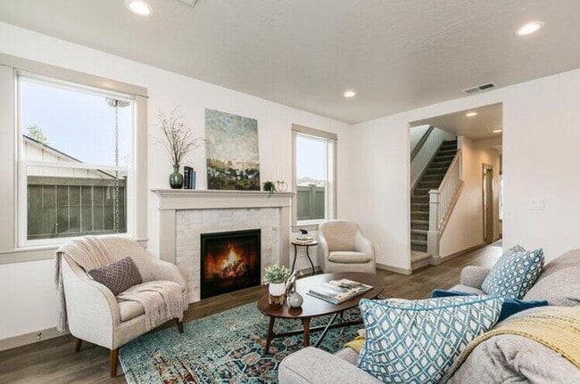 Photo - Beautiful 3-Bedroom, 2-Bath Home in La Pin...