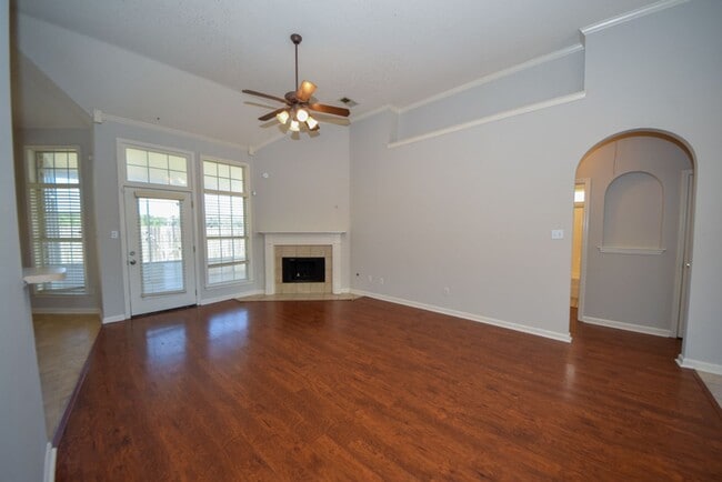 Photo - Great 3 bed, 2 bath home in Cordova with wonderful curb appeal.