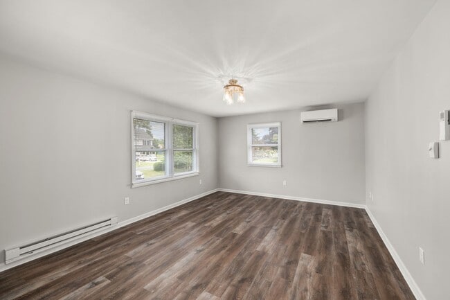 Photo - For rent in Eastman Heights, Milford: Room...