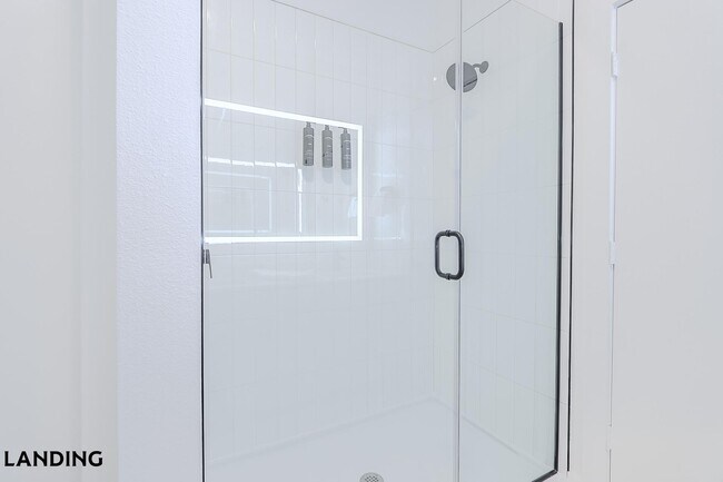 Photo - 2623 Keene St Unidad 531