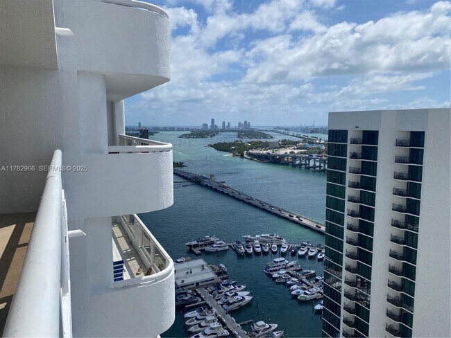 Photo - 1717 N Bayshore Dr Unidad A-3542