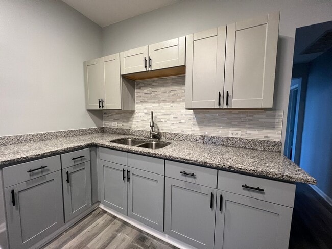 Photo - 1355 S Springfield Ave Apartamento Unidad 2