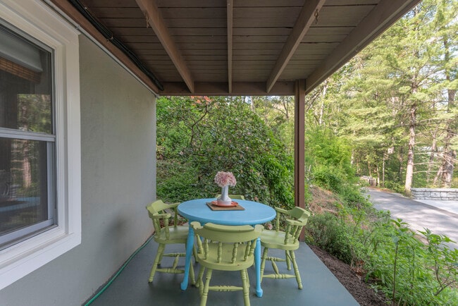 Outside dining - 159 Jb Ivey Ln Unit Farmhouse Charmer II