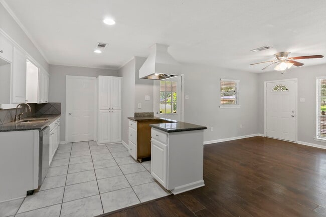 Photo - 9644 Meadowdale Dr