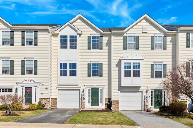 Newly Renovated 3 Bed 2.5 Bath Townhome in... - Newly Renovated 3 Bed 2.5 Bath Townhome in...