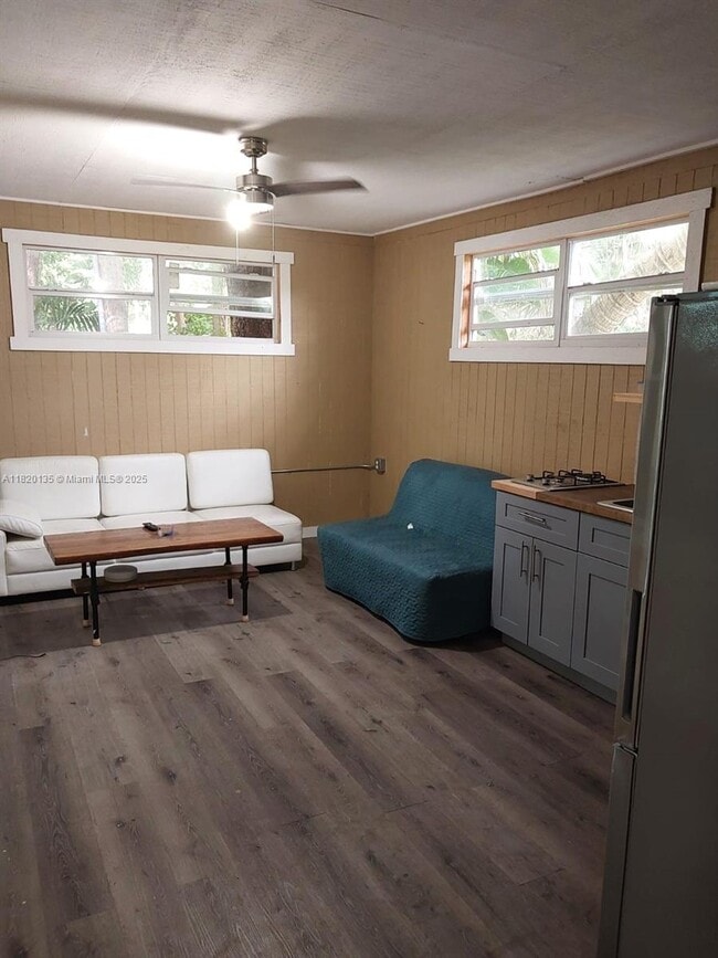 Building Photo - 76 Ave Rental