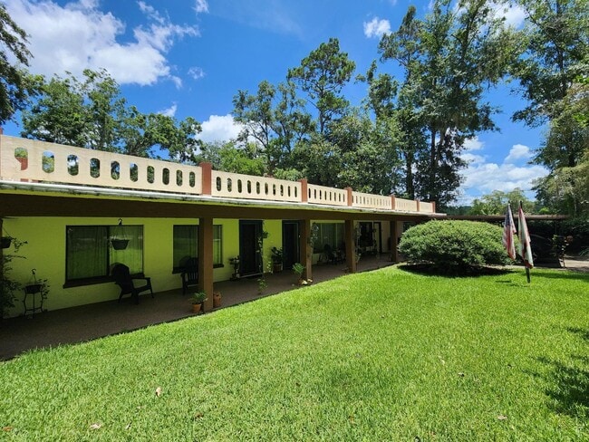 Photo - Spacious & Modern 2-Bedroom Duplex in Priv...