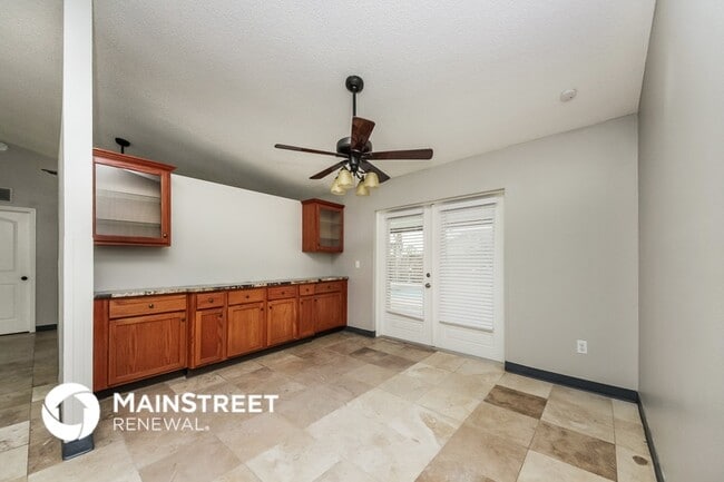Photo - 637 Regency Way