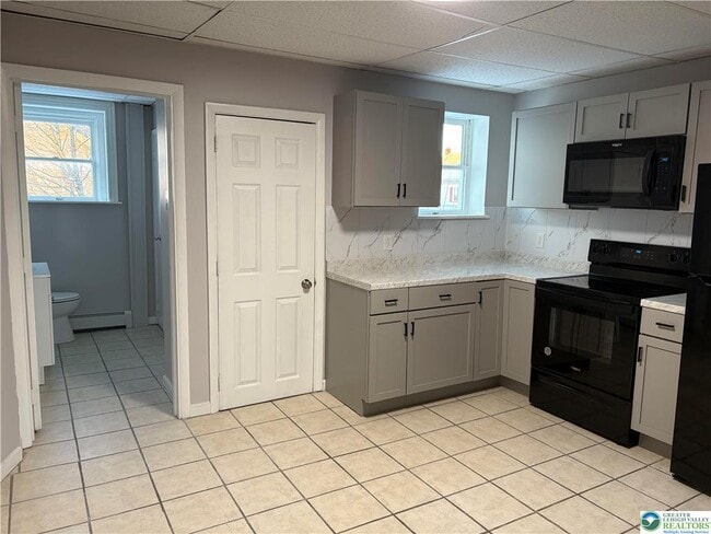 Photo - 404 Mahoning St