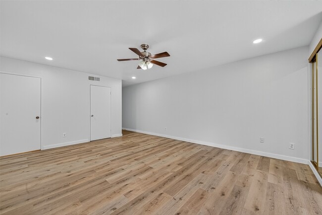 Building Photo - 12633 Memorial Dr Unit 216