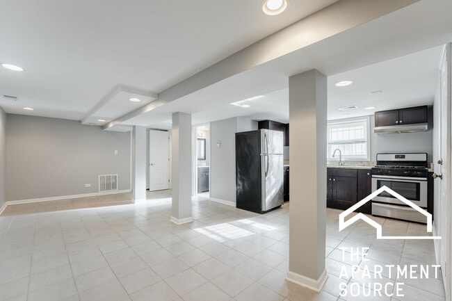 Photo - 2614 N Springfield Ave Unidad GARDENREAR