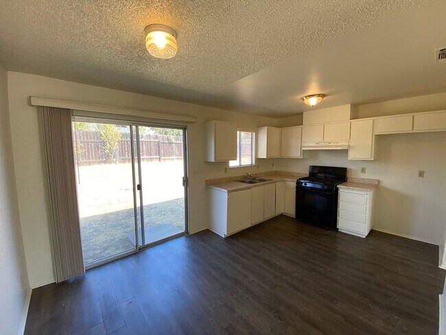 Photo - 6804 Harlequin Way