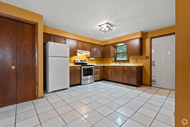 Building Photo - 1815 W Brewster St Rental
