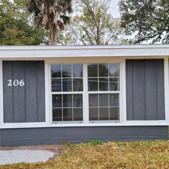 Photo - 206 Poinciana Cir