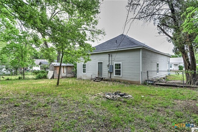 Building Photo - 702 N 8th St Rental