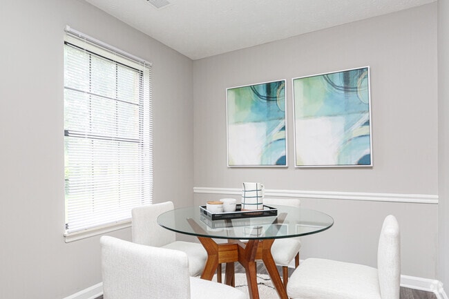 1BR, 1BA - 800 SF - Dining Area