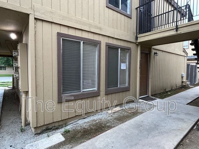 Building Photo - 3936 W Meadow Ave
