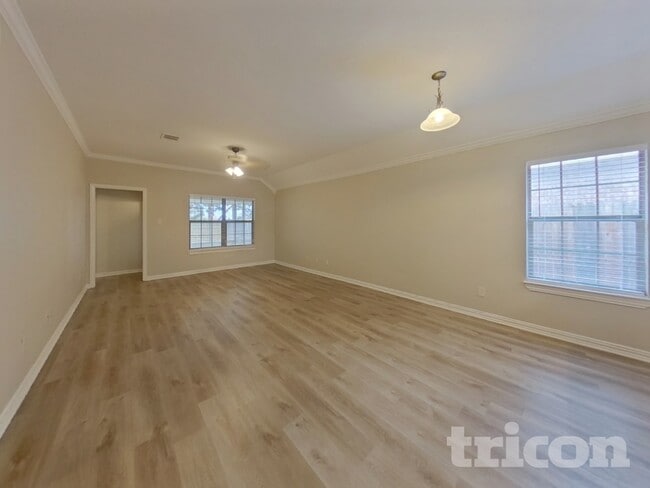 Photo - 804 Rambling Ct