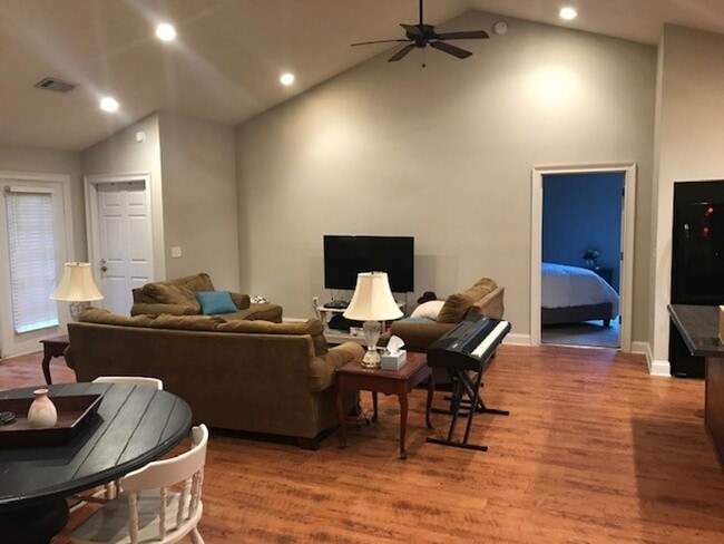 Photo - Eagles Landing North #42