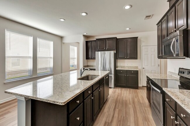 Photo - Beautiful 3-Bed Drakesborough Home with Do...