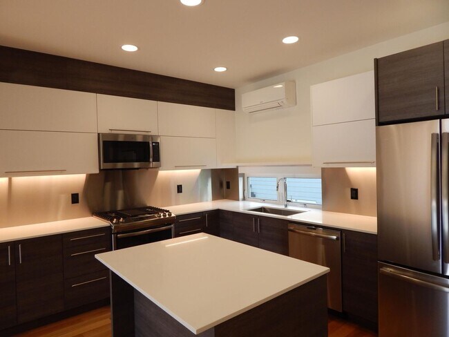 Photo - 3 bd 2 bath Lower Queen Anne townhouse, close to SPU