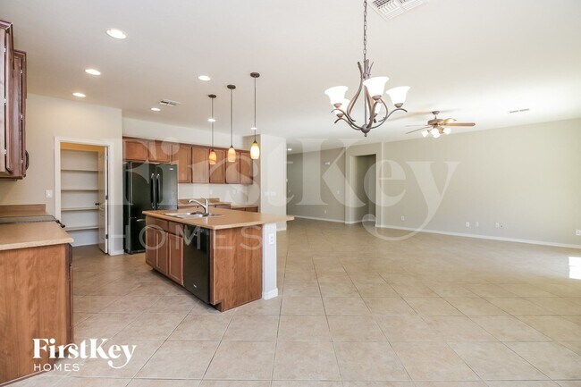 Photo - 635 W Desert Hills Dr