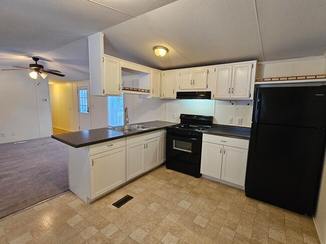 Building Photo - 16 Noble Ln