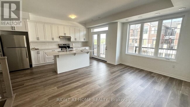Photo - 8 Walcott Cres