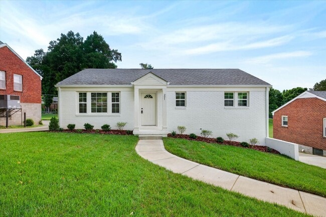 Building Photo - Beautiful Renovated 4 Bedroom Home For Rent With a Large Bonus Room!