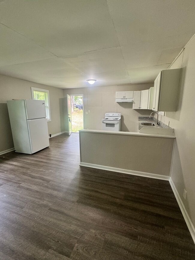 Photo - 307 Crawford Ln